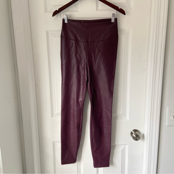 WHBM Runway Faux Leather Seamed Legging Size 6 NWT Reddish Purple Brown - Picture 2 of 10